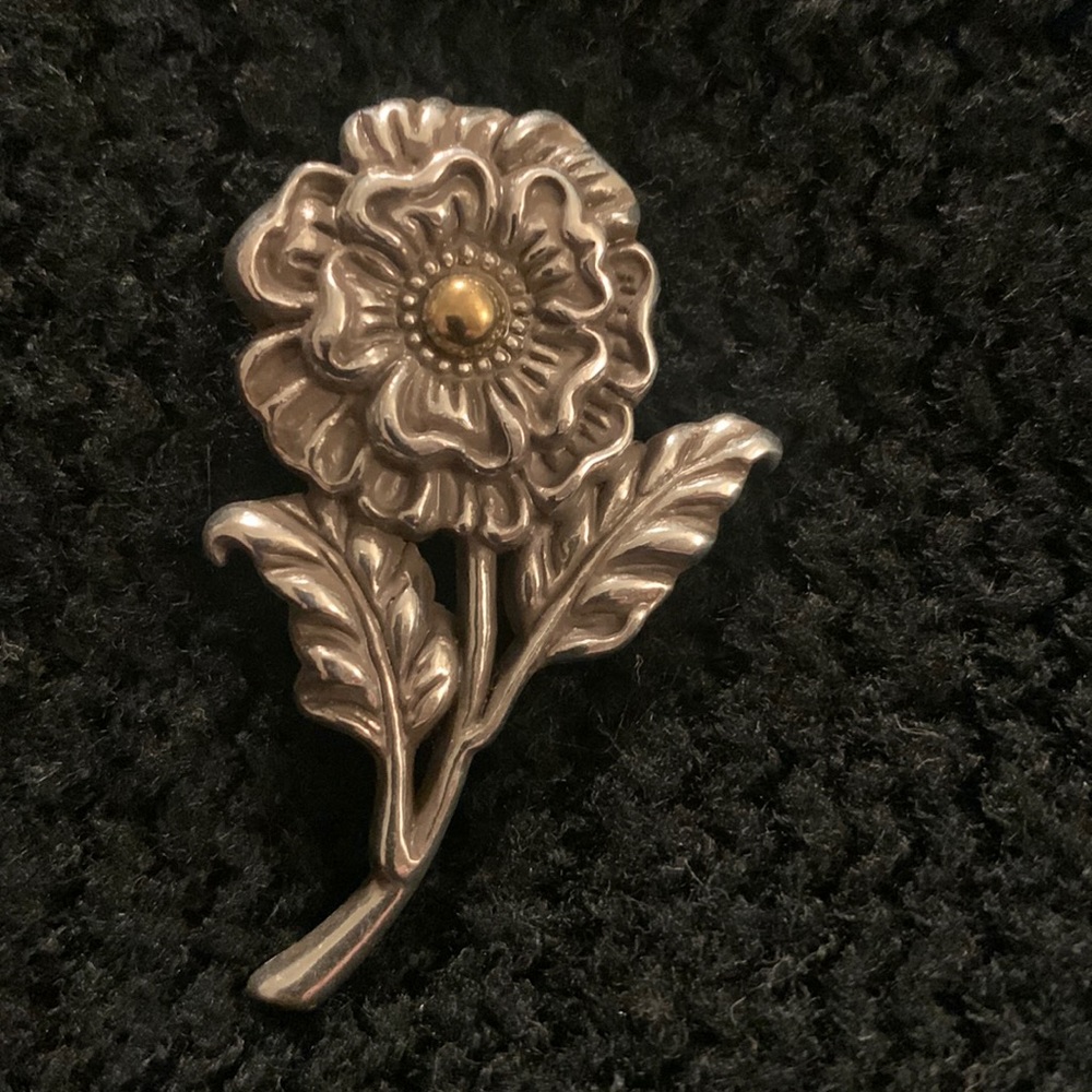 Brighton flower brooch